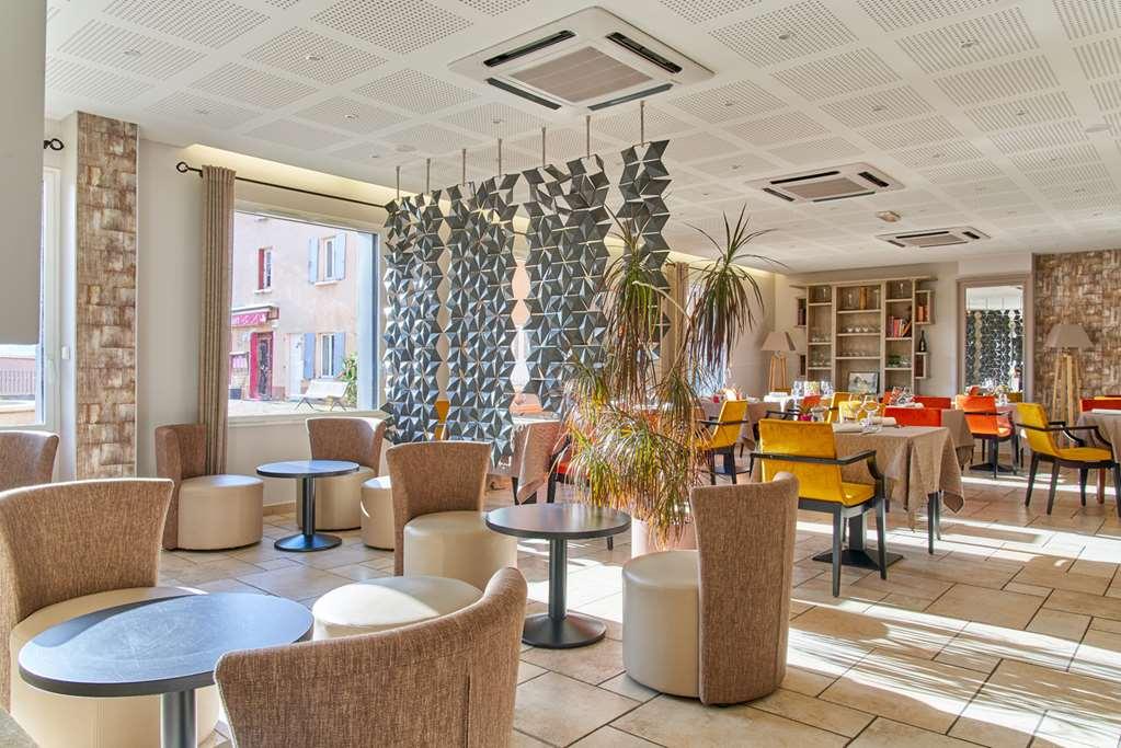 Le Place Neuve Brullioles レストラン 写真